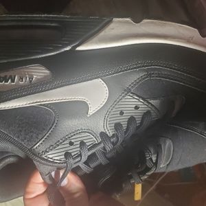NIKE AIRMAX SZ 9.5 EXCELLENT CONDITION